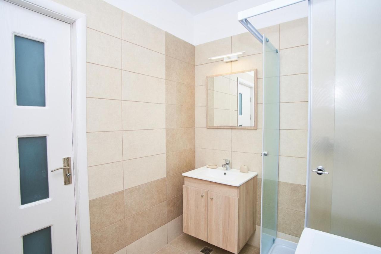 Maia Apartment นาโวดาริ ภายนอก รูปภาพ